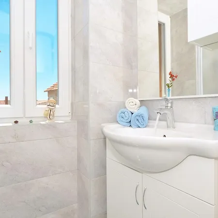 Apartment Petrovic Trogir Exterior photo